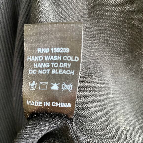 Tuckernuck Livia Puff Sleeve Top Size M Black Rayon Casual Preppy Pomander Place - Picture 11 of 13